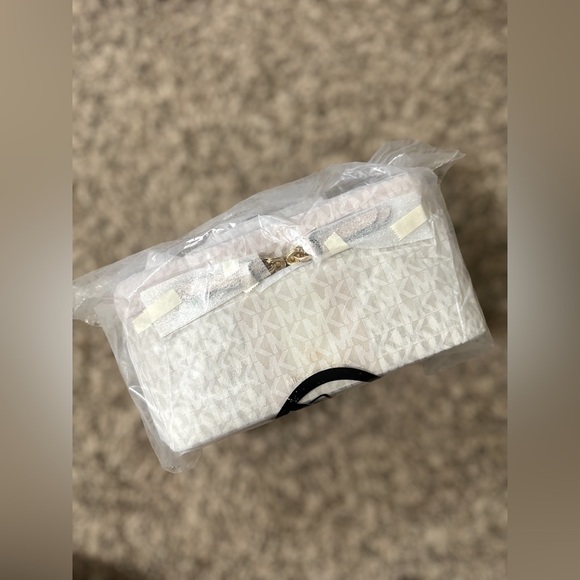 Michael Kors Trunk Travel Case - Picture 3 of 6